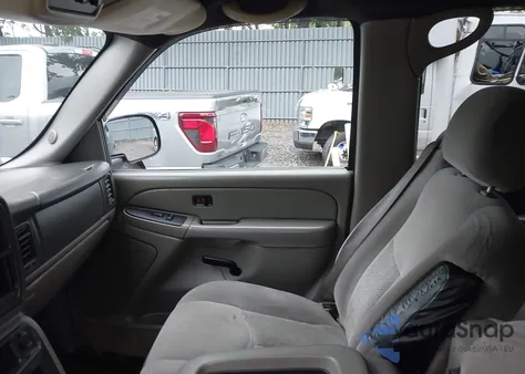 2005 Chevrolet Suburban 1500 Ls z USA, uszkodzony, nr VIN 1GNFK16Z75J175855